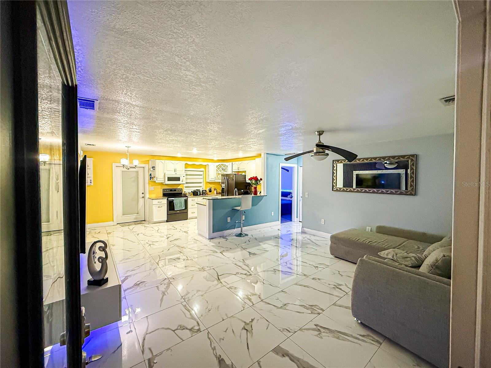 Listing photo id 5 for 1054 Old Field Drive