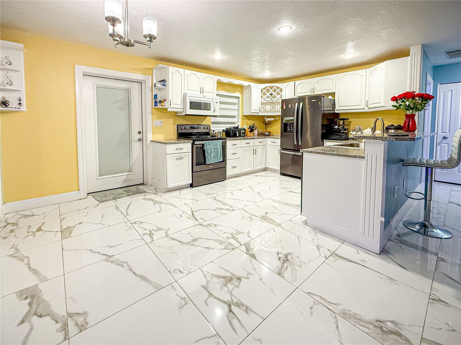 Listing photo id 6 for 1054 Old Field Drive