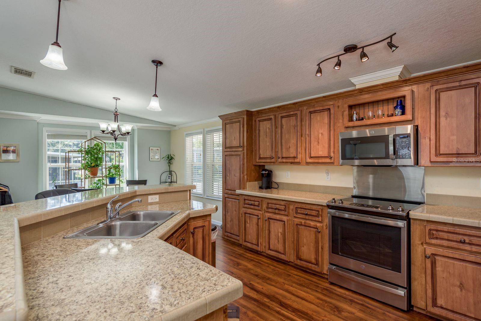 Image 11 of 36 For 36 New Fawn Court 34