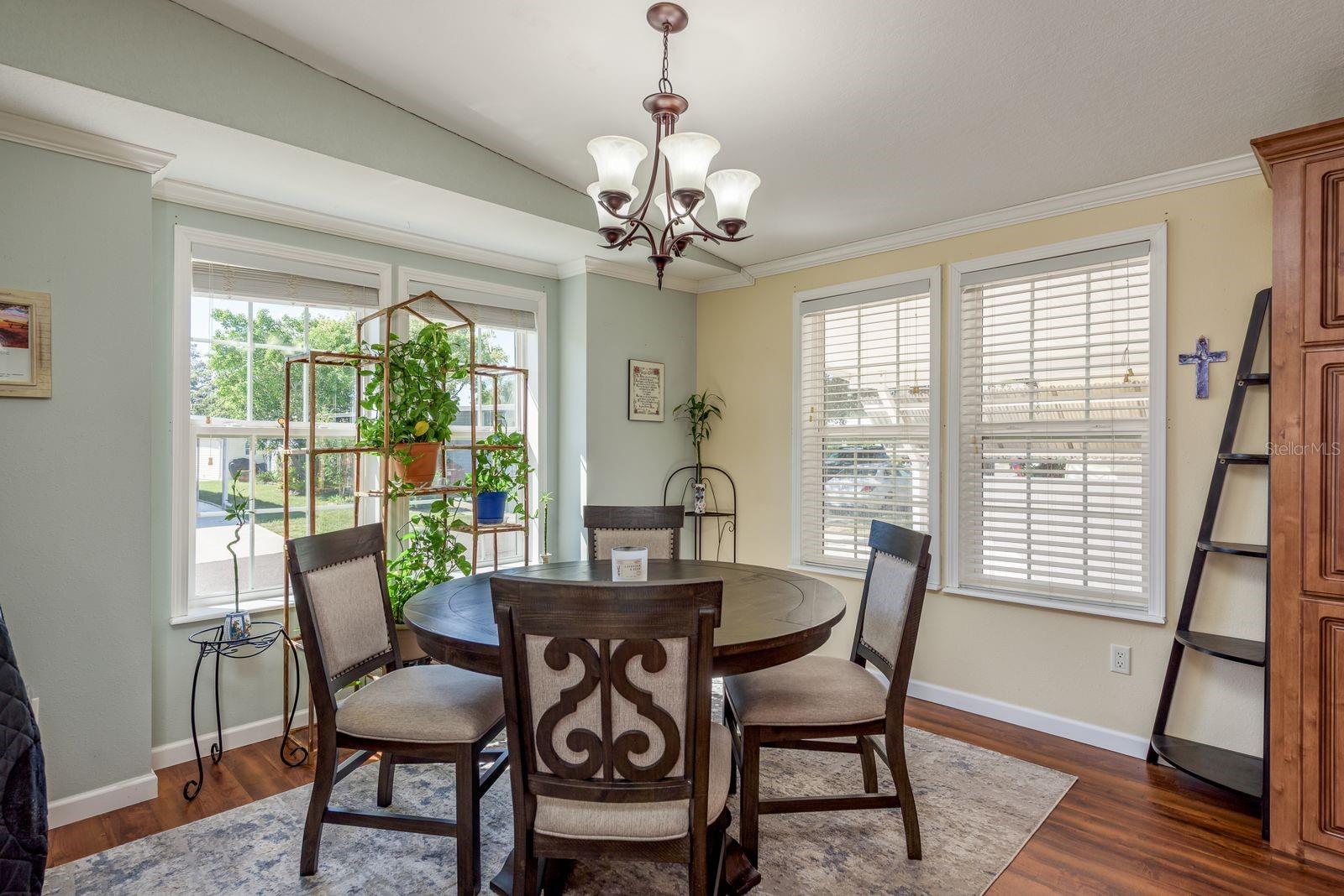 Image 13 of 36 For 36 New Fawn Court 34