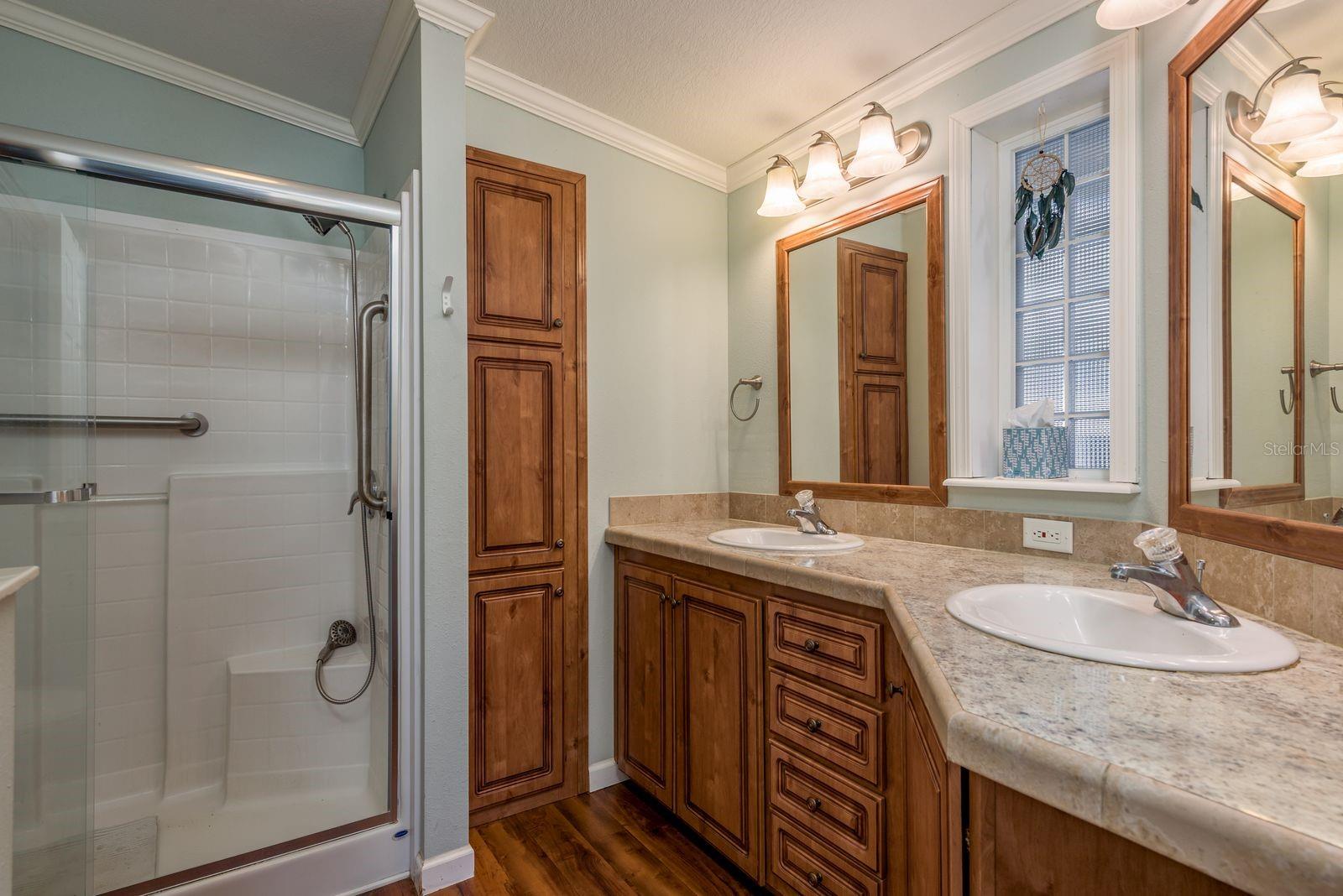 Image 19 of 36 For 36 New Fawn Court 34