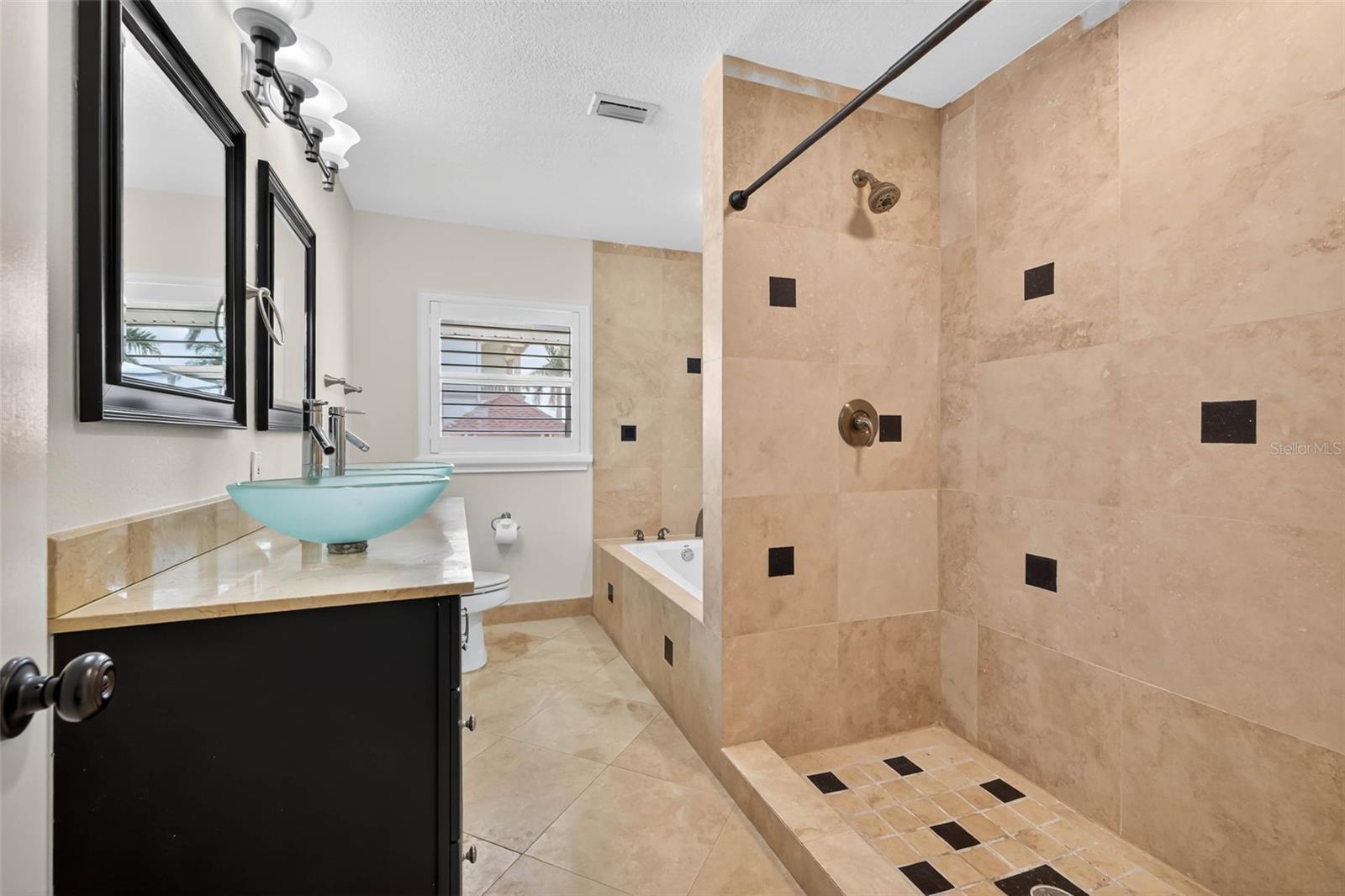 Image 15 of 34 For 2605 Hibiscus Drive W