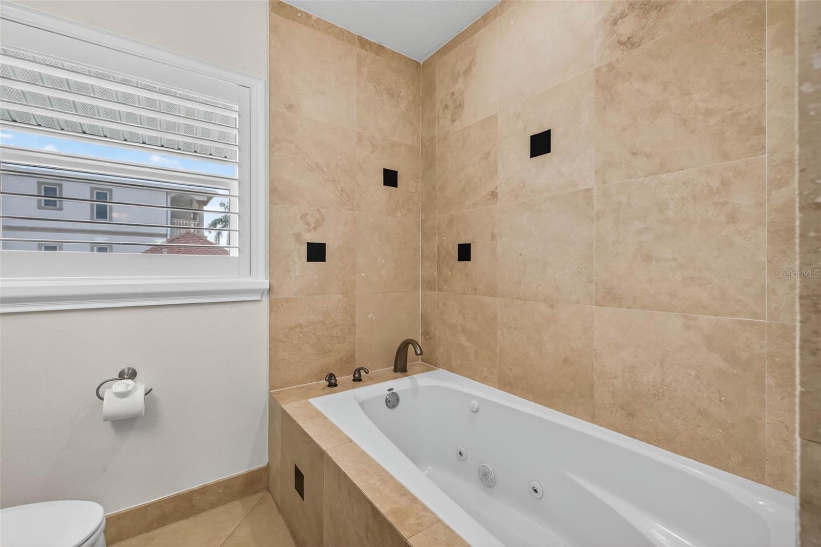 Image 16 of 34 For 2605 Hibiscus Drive W