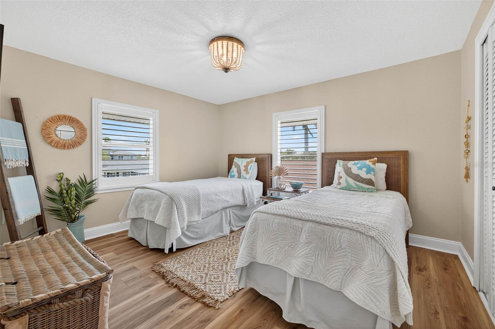 Image 17 of 34 For 2605 Hibiscus Drive W