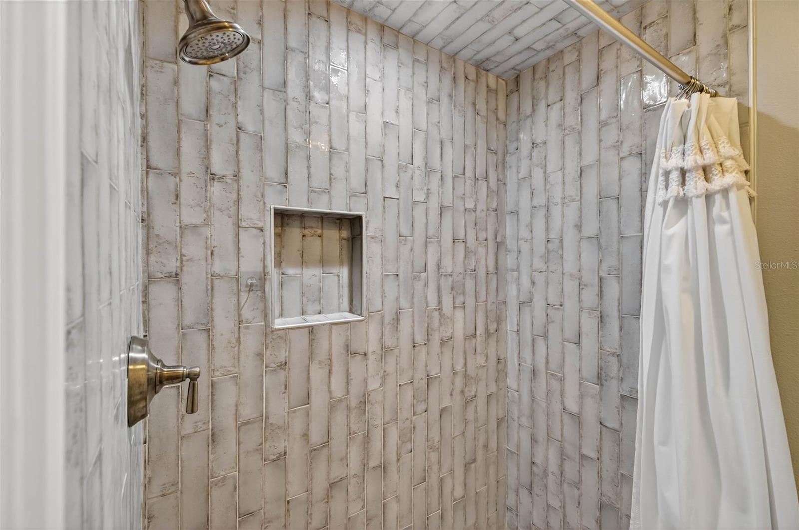 Image 19 of 34 For 2605 Hibiscus Drive W