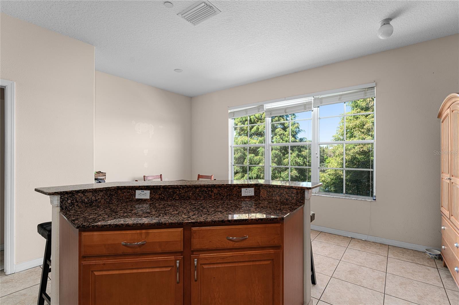 Image 18 of 52 For 2435 Lexington Oak Drive