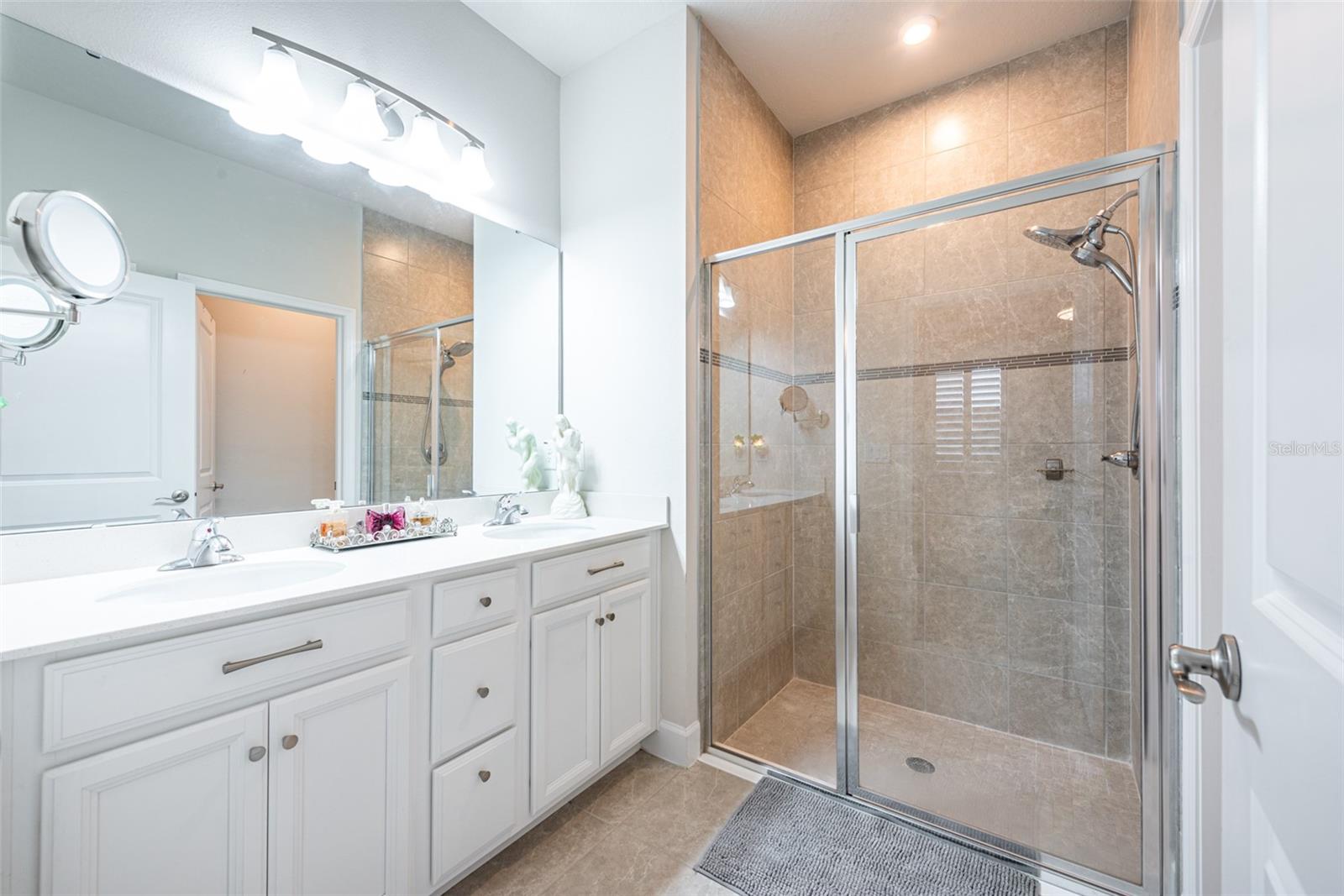 Listing photo id 14 for 11616 Miss Chloe Court