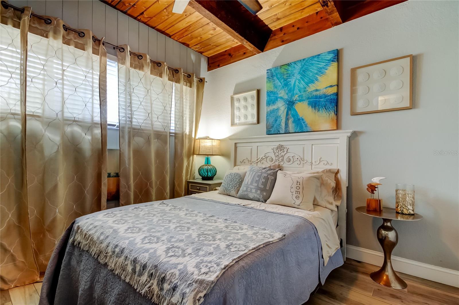 Image 17 of 33 For 19530 Gulf Boulevard 5b