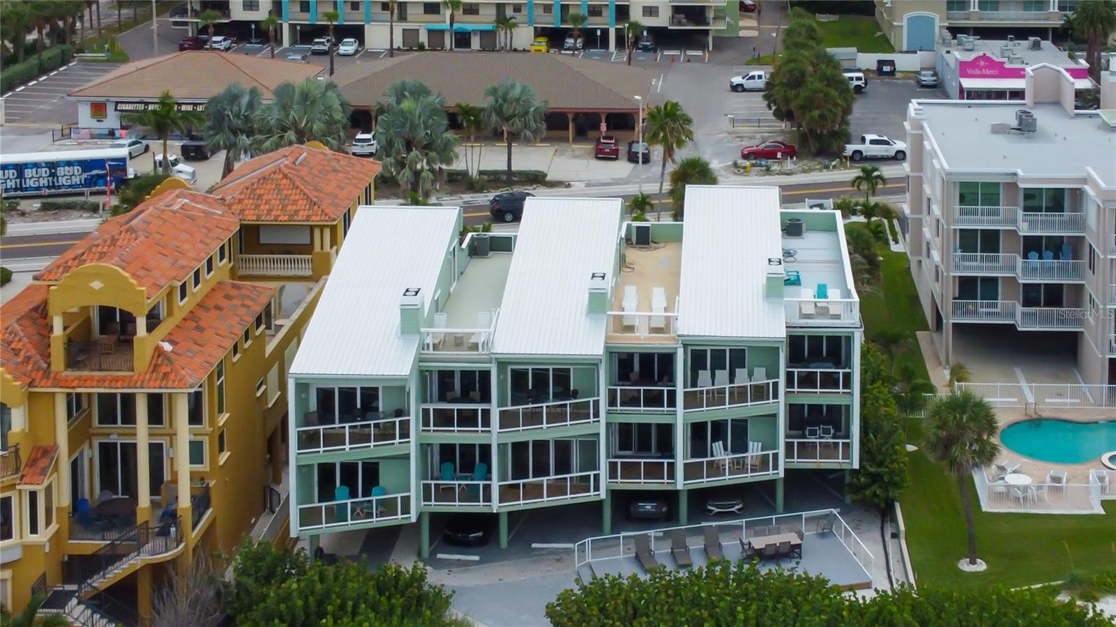 Image 27 of 33 For 19530 Gulf Boulevard 5b