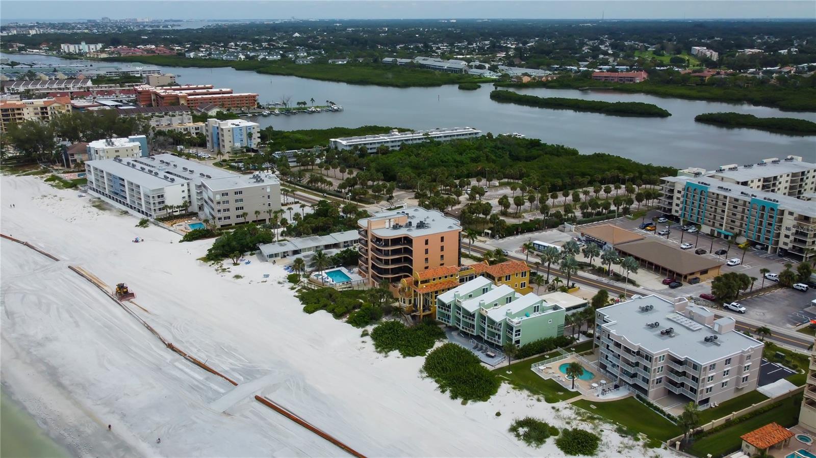 Image 30 of 33 For 19530 Gulf Boulevard 5b