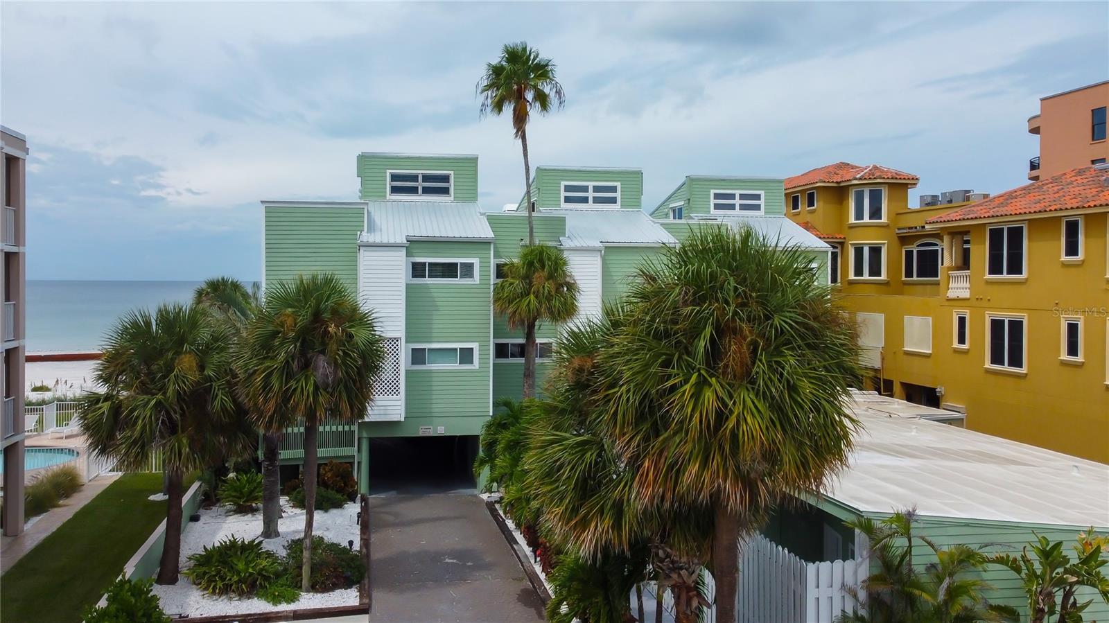 Image 37 of 48 For 19530 Gulf Boulevard 5b