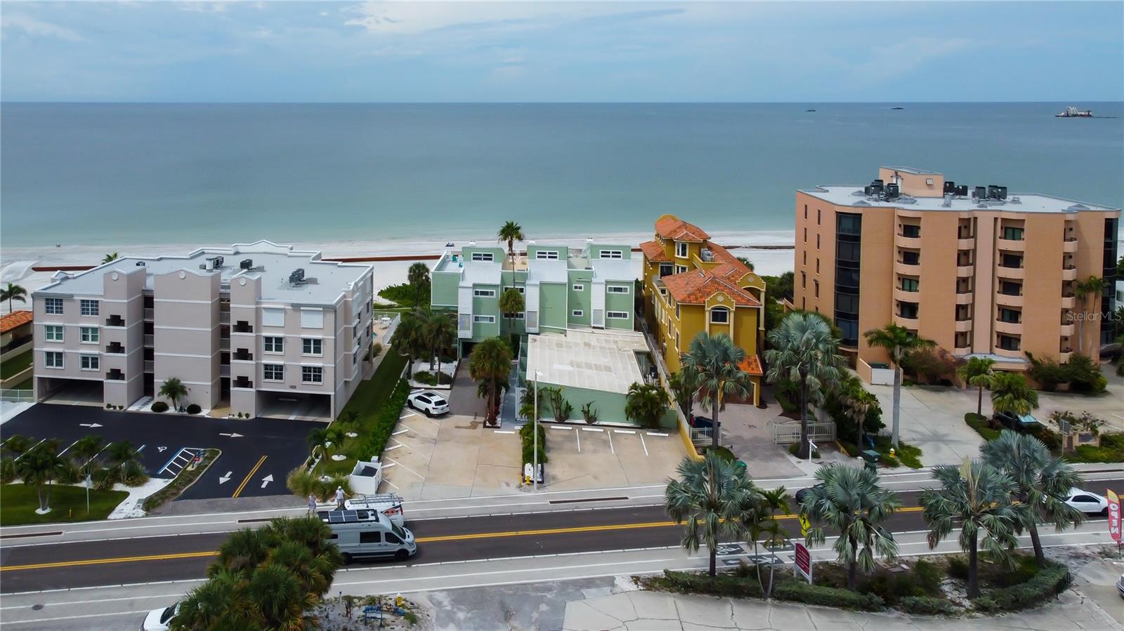 Image 39 of 48 For 19530 Gulf Boulevard 5b