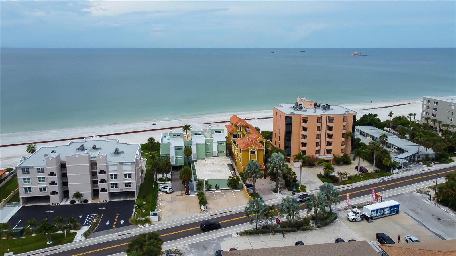 Image 42 of 48 For 19530 Gulf Boulevard 5b