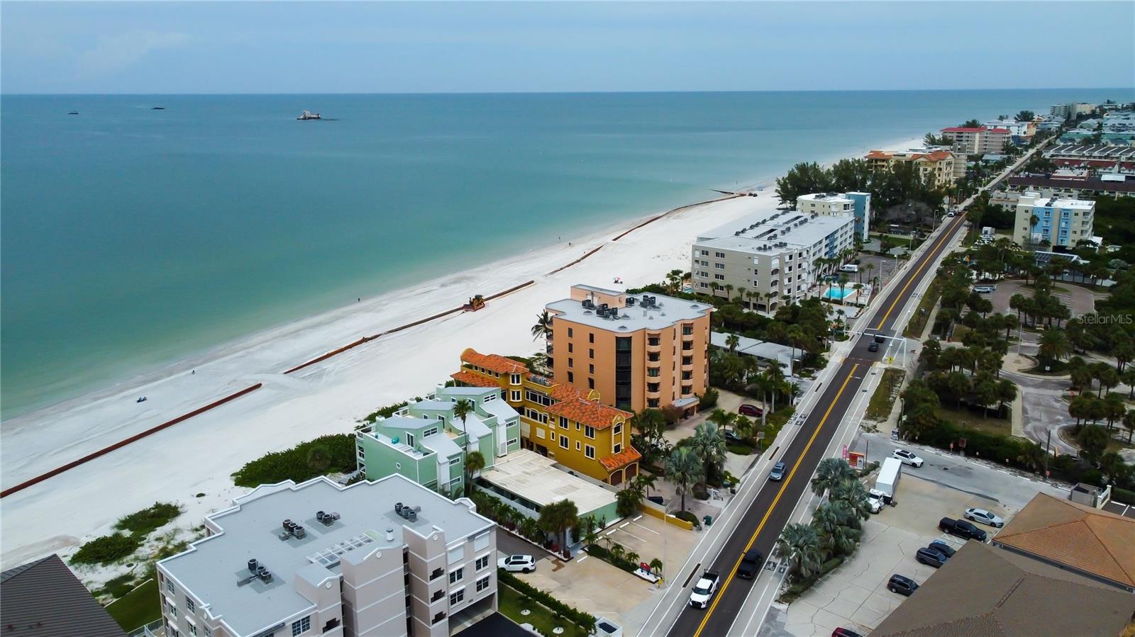 Image 43 of 48 For 19530 Gulf Boulevard 5b