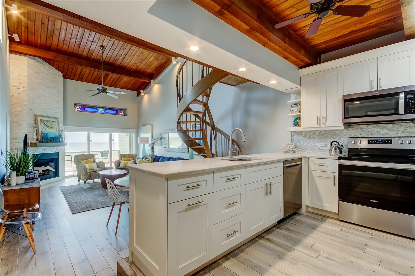 Image 6 of 33 For 19530 Gulf Boulevard 5b