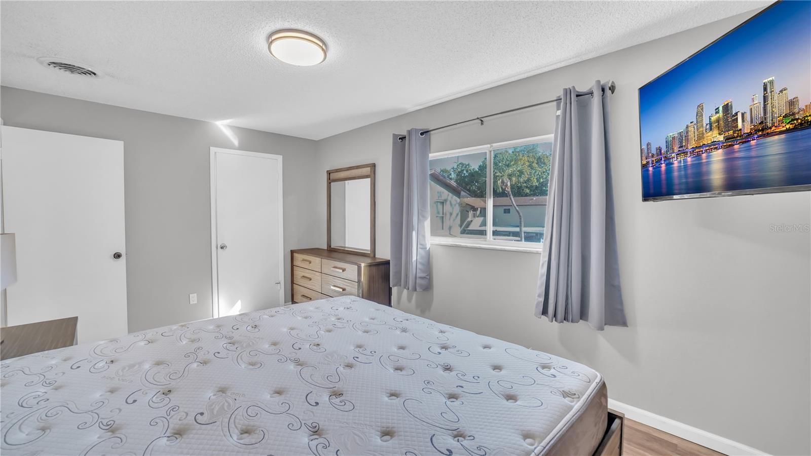 Image 23 of 35 For 501 Bay Drive 704