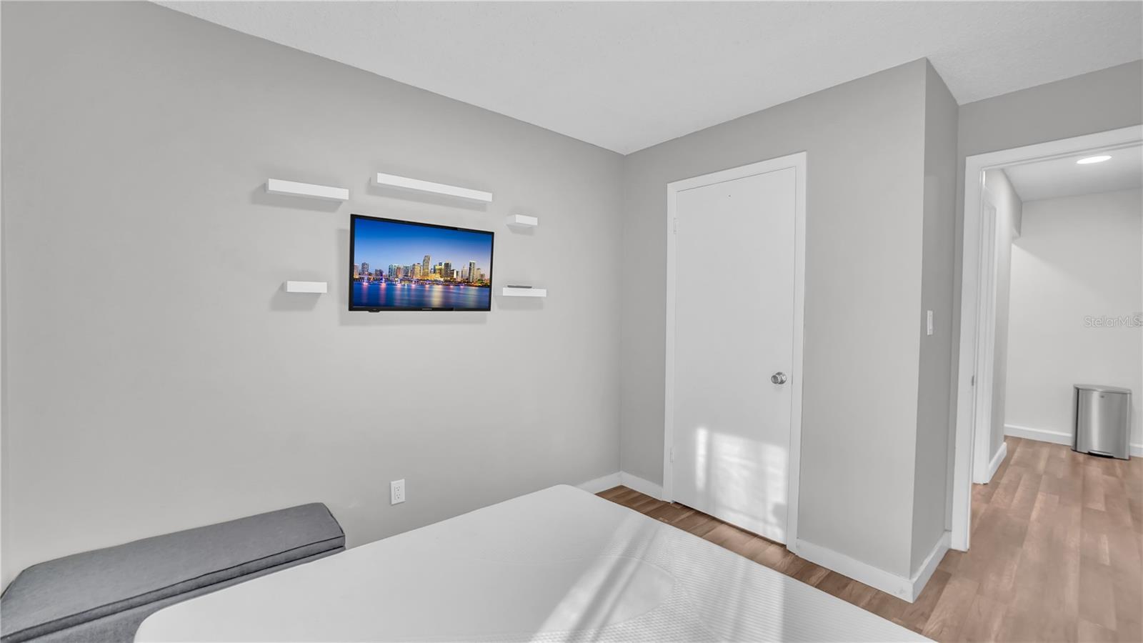 Image 26 of 35 For 501 Bay Drive 704