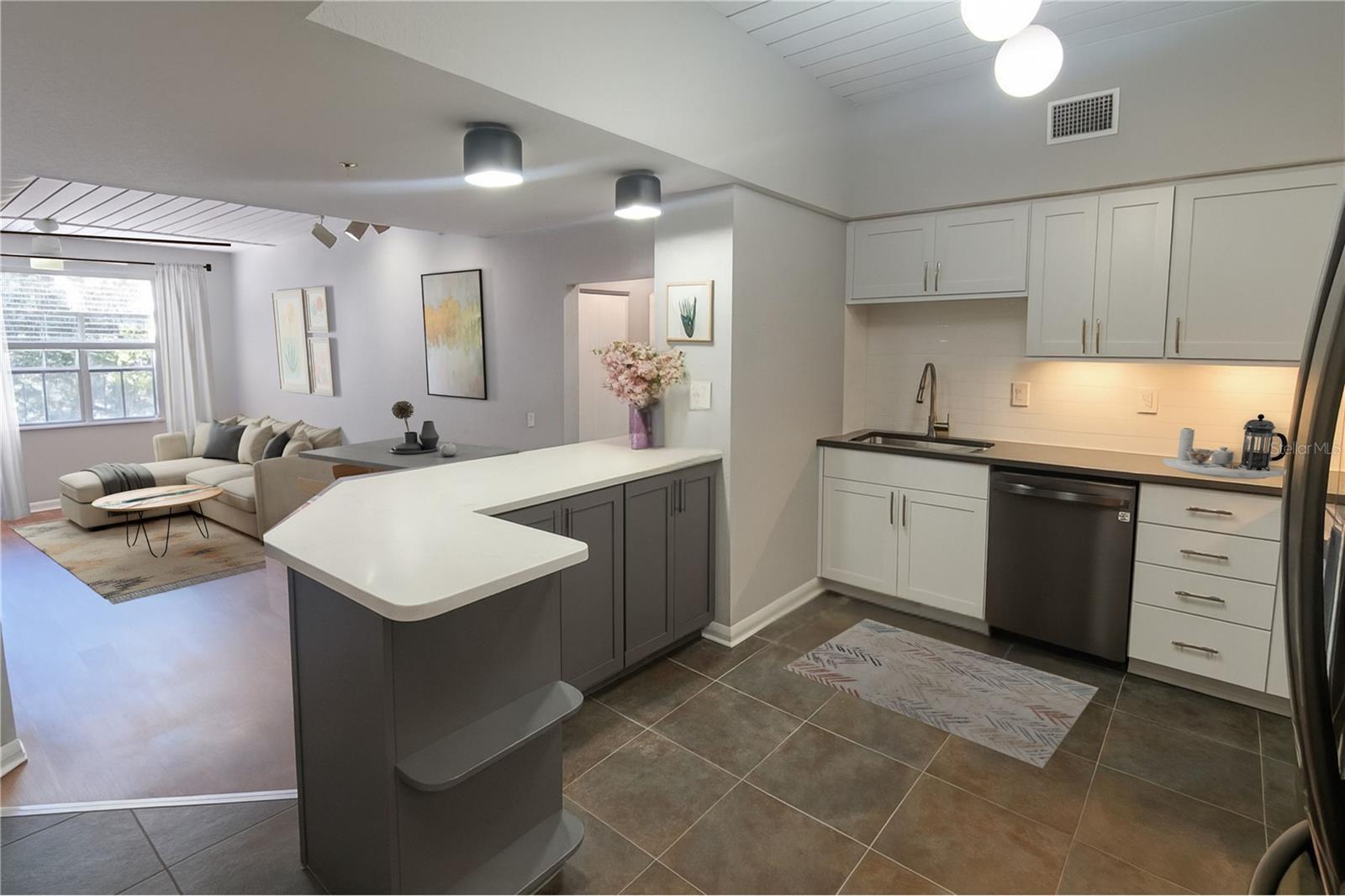 Image 4 of 28 For 520 Armenia Avenue 1229c