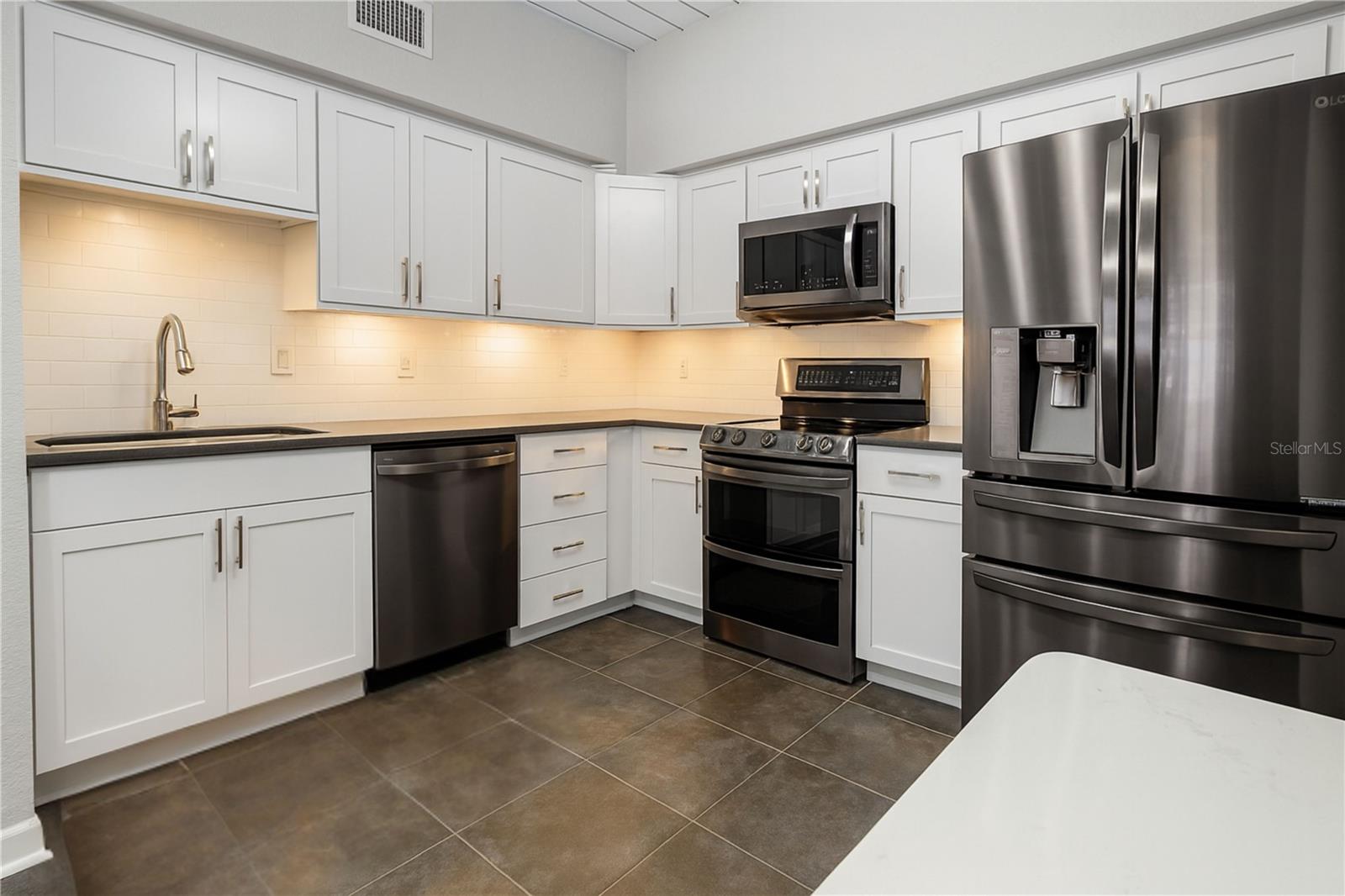 Image 5 of 28 For 520 Armenia Avenue 1229c