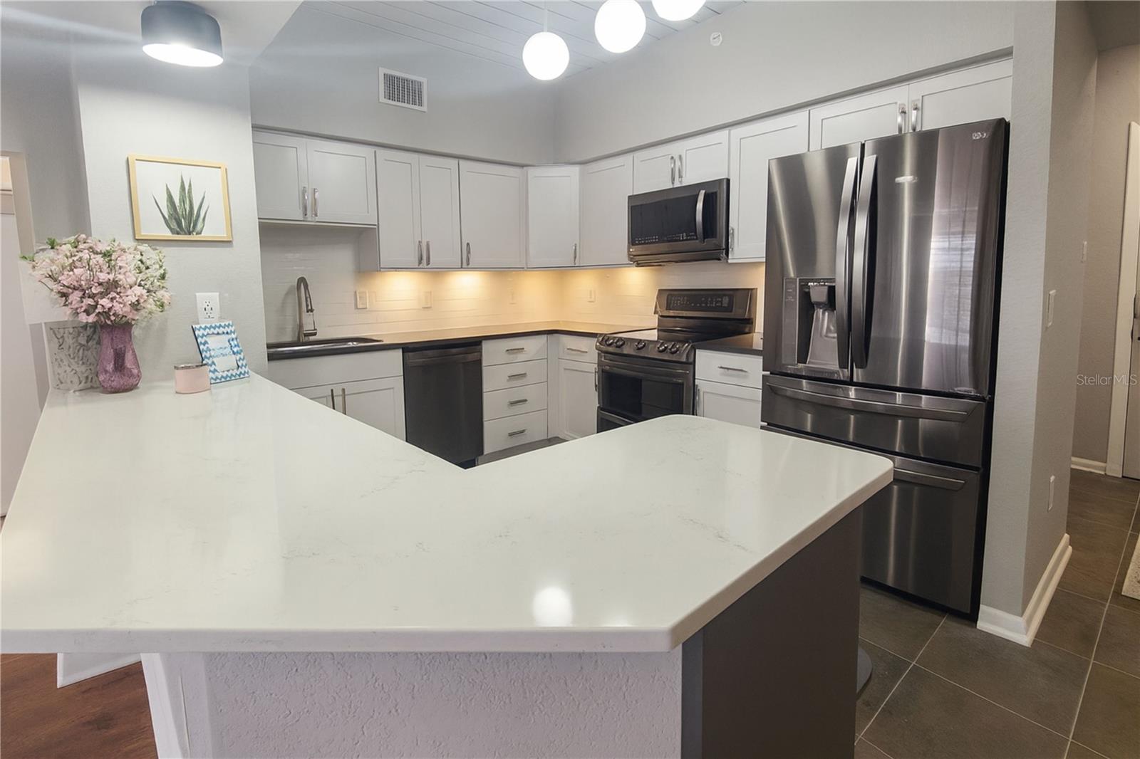 Image 6 of 28 For 520 Armenia Avenue 1229c