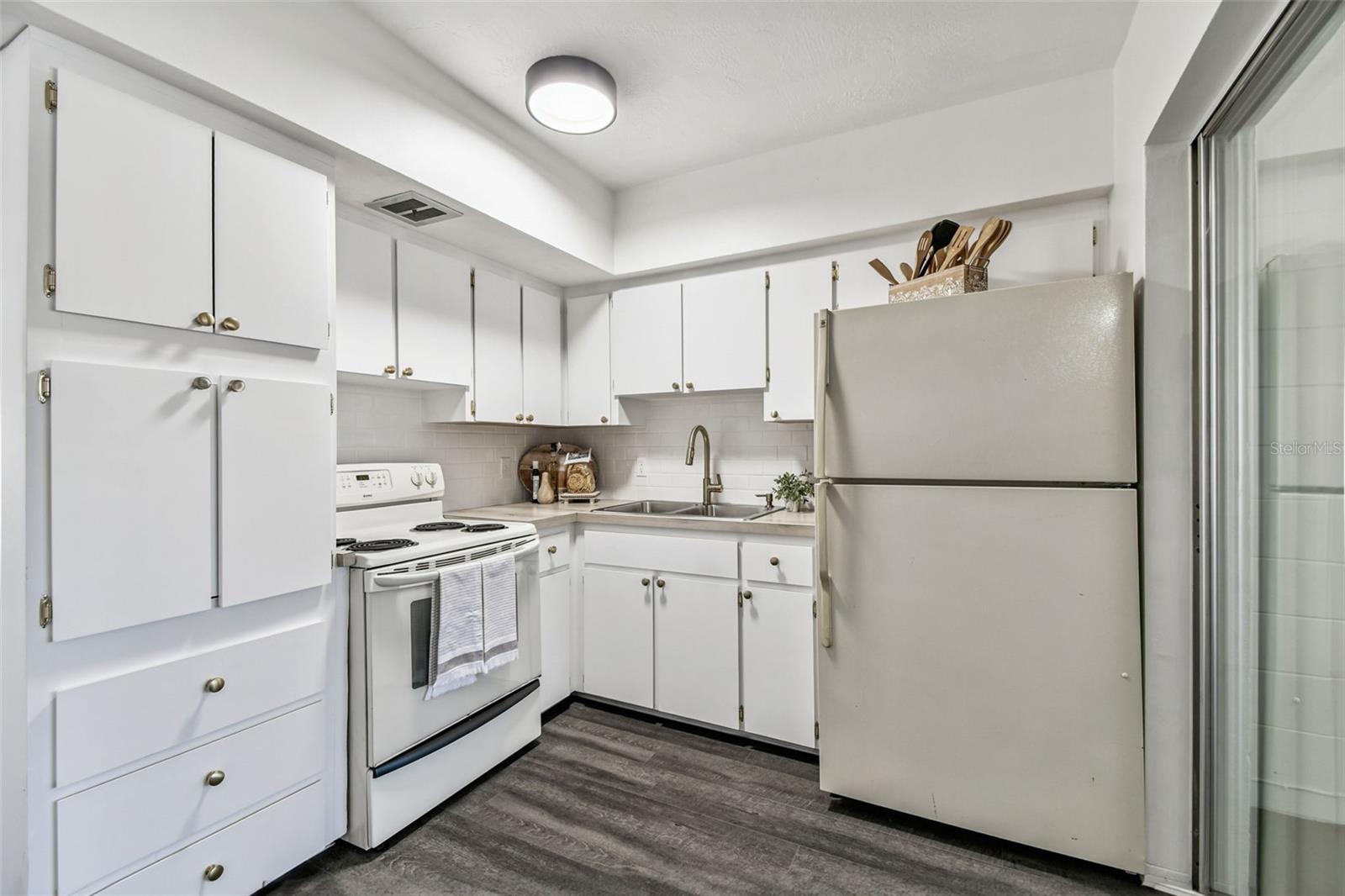 Image 15 of 62 For 5861 42nd Terrace N 1712