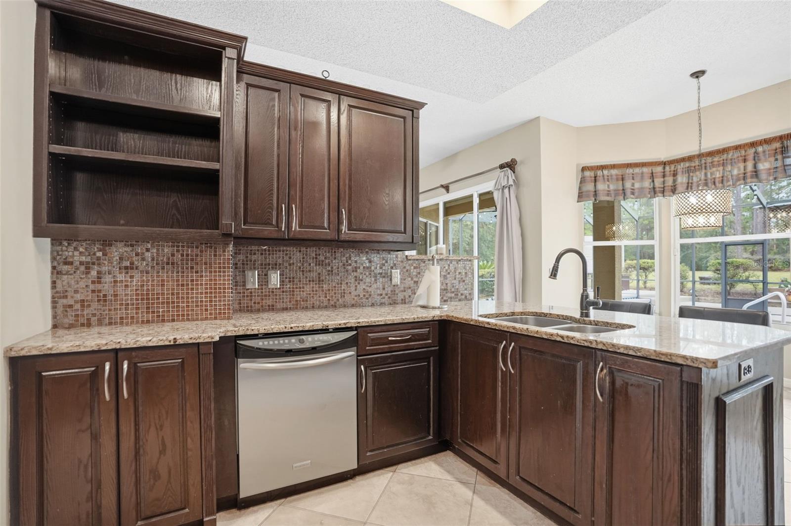 Listing photo id 11 for 10335 Dauphine Terrace