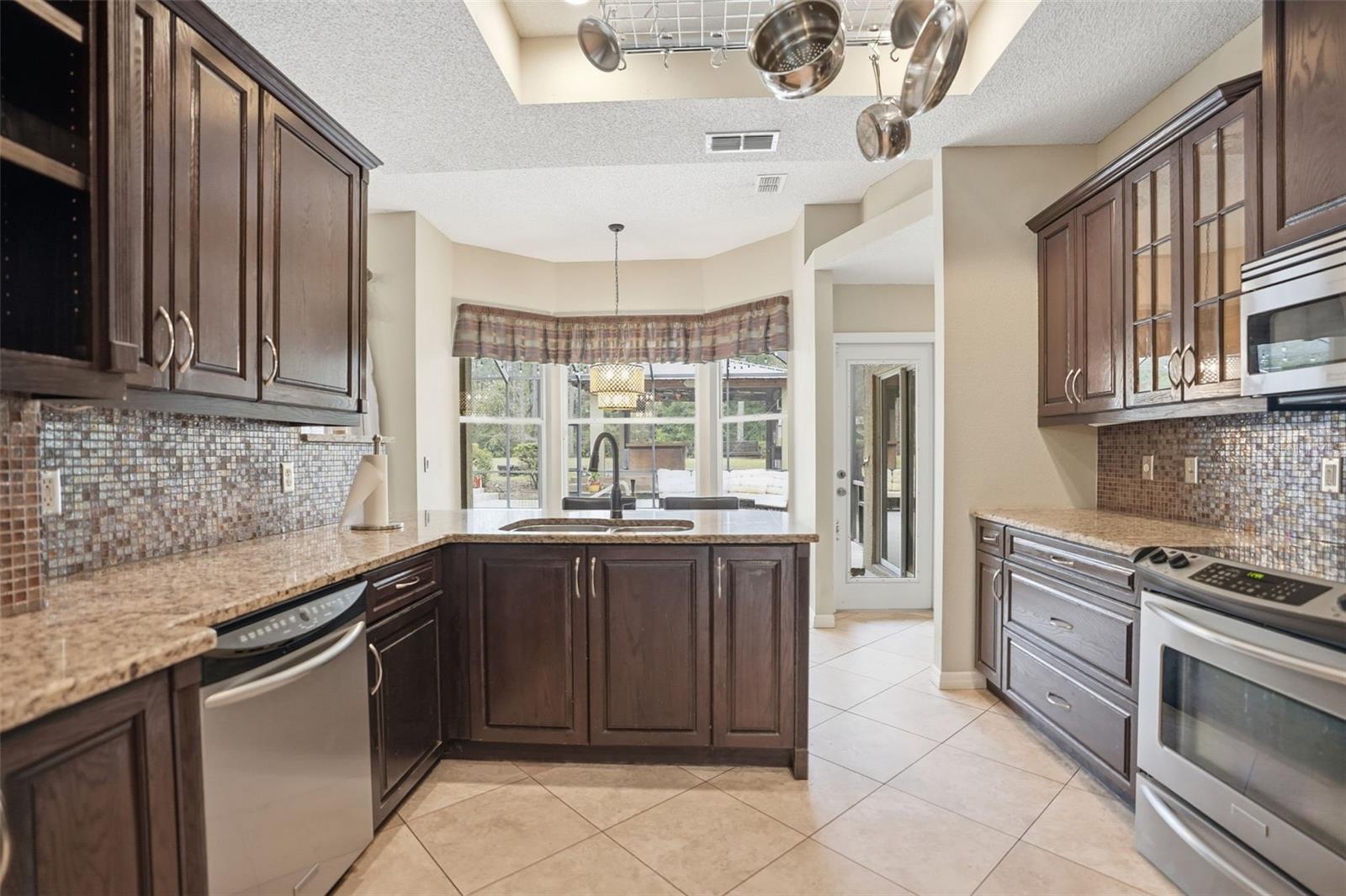 Listing photo id 14 for 10335 Dauphine Terrace
