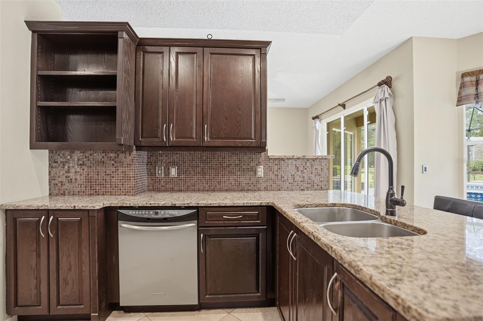 Listing photo id 17 for 10335 Dauphine Terrace