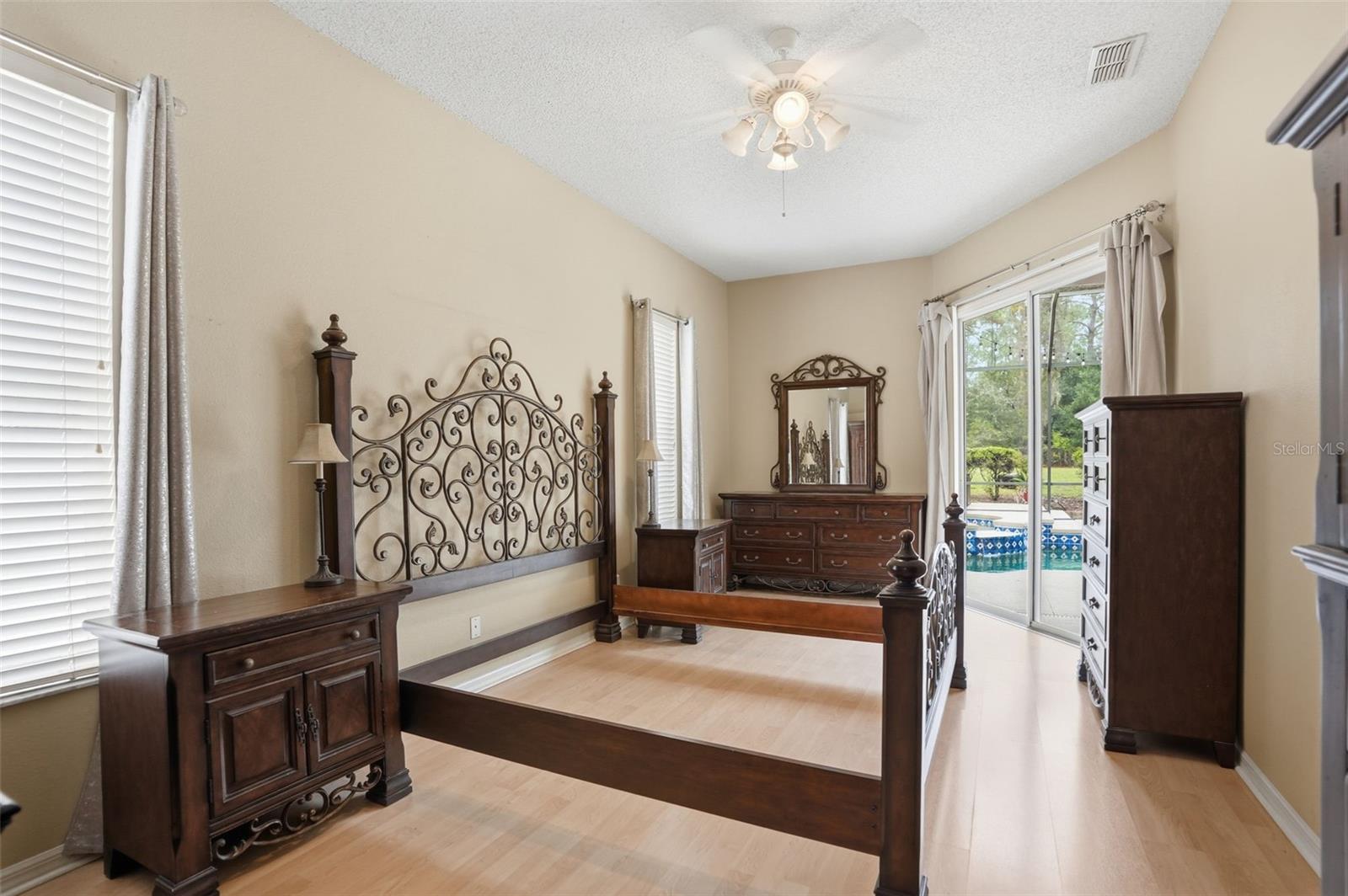 Listing photo id 22 for 10335 Dauphine Terrace