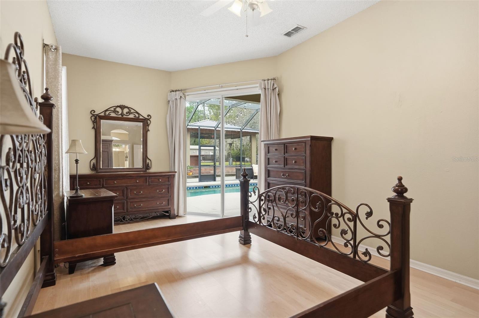 Listing photo id 24 for 10335 Dauphine Terrace