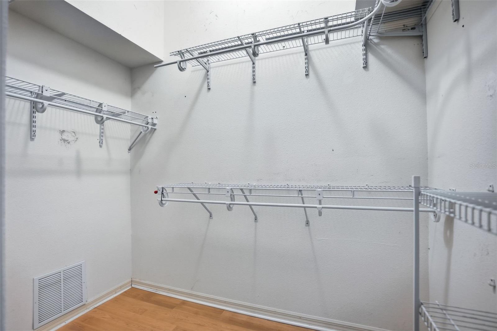 Listing photo id 25 for 10335 Dauphine Terrace