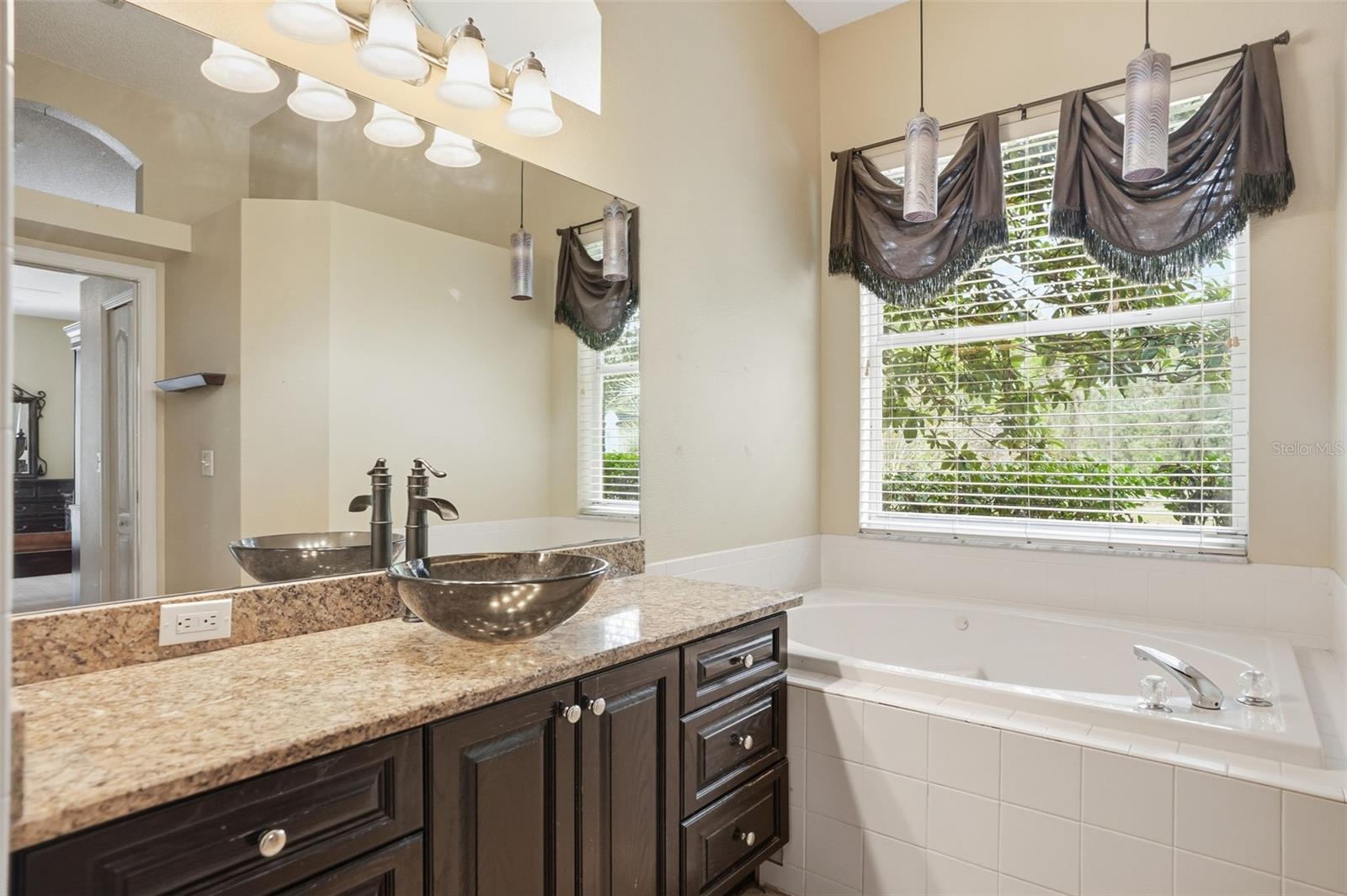 Listing photo id 26 for 10335 Dauphine Terrace