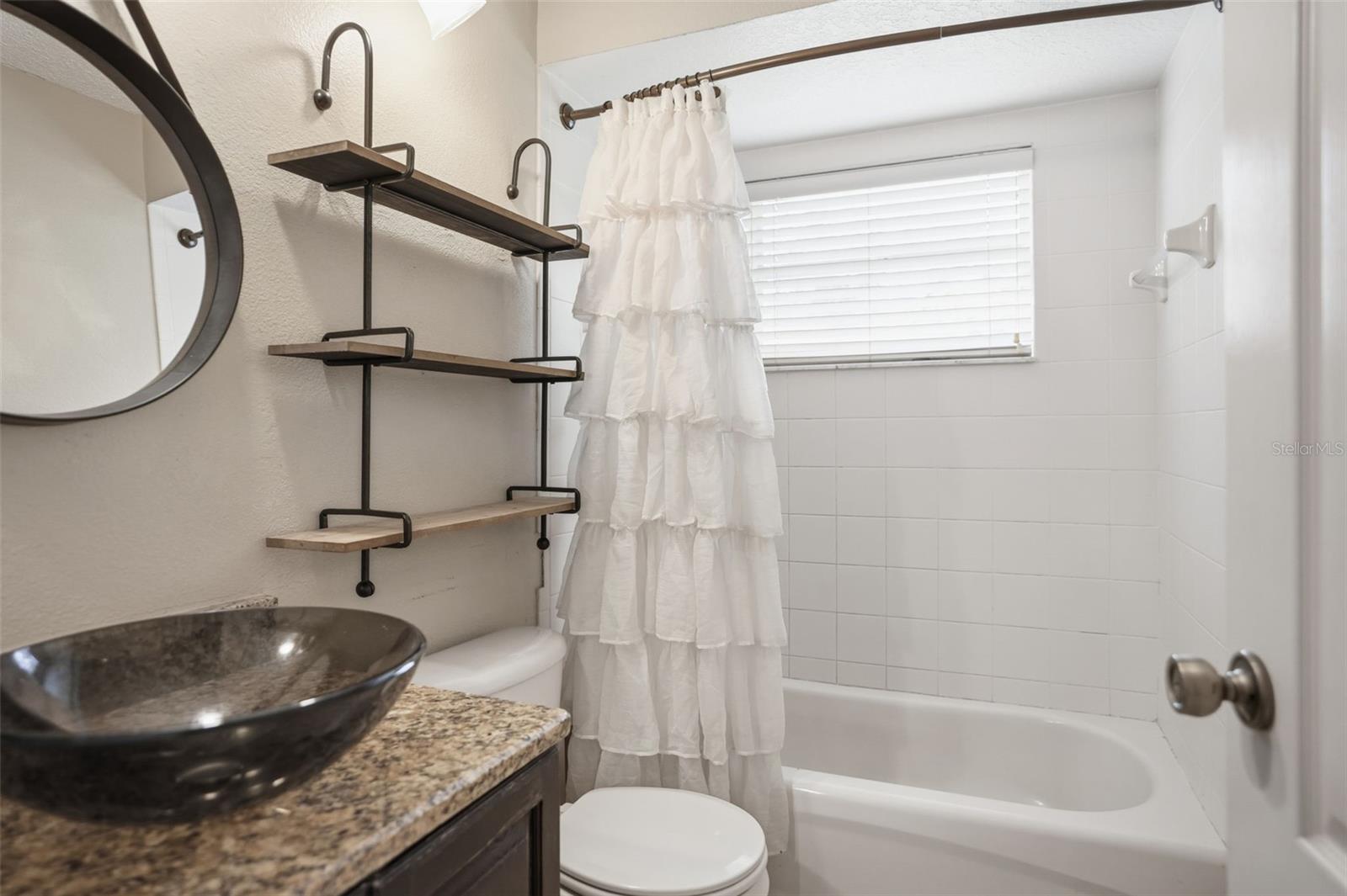 Listing photo id 32 for 10335 Dauphine Terrace