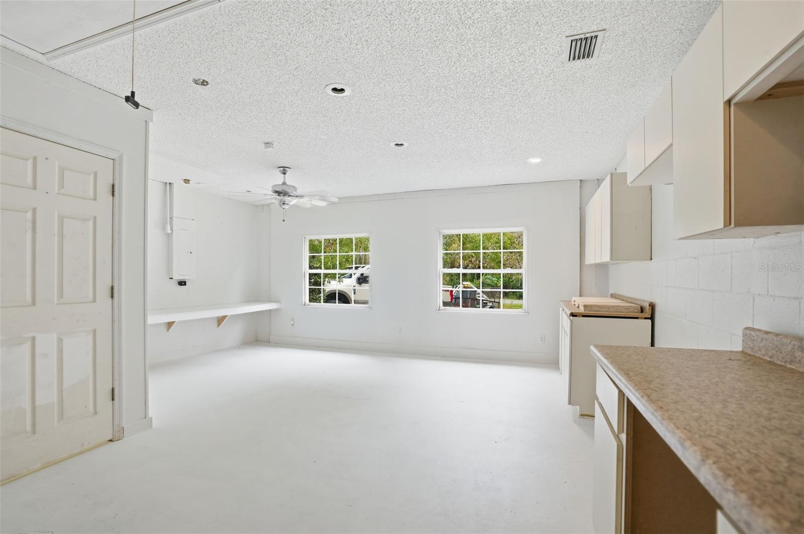 Listing photo id 38 for 10335 Dauphine Terrace