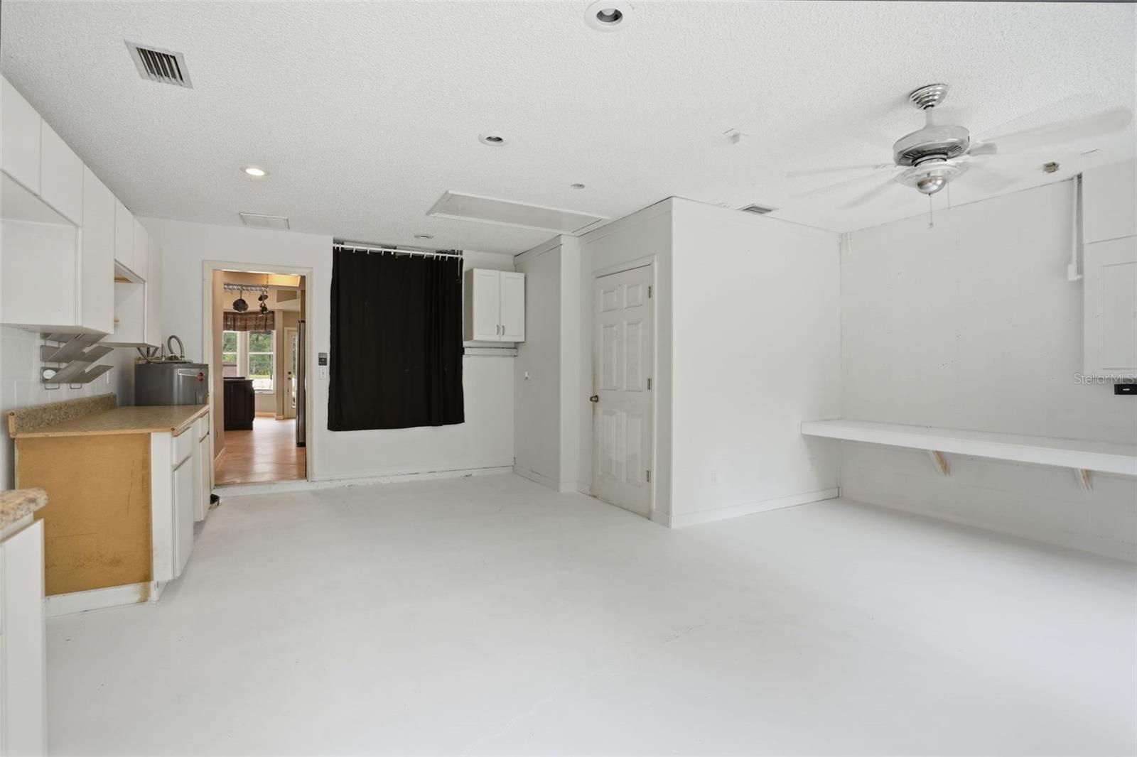 Listing photo id 40 for 10335 Dauphine Terrace