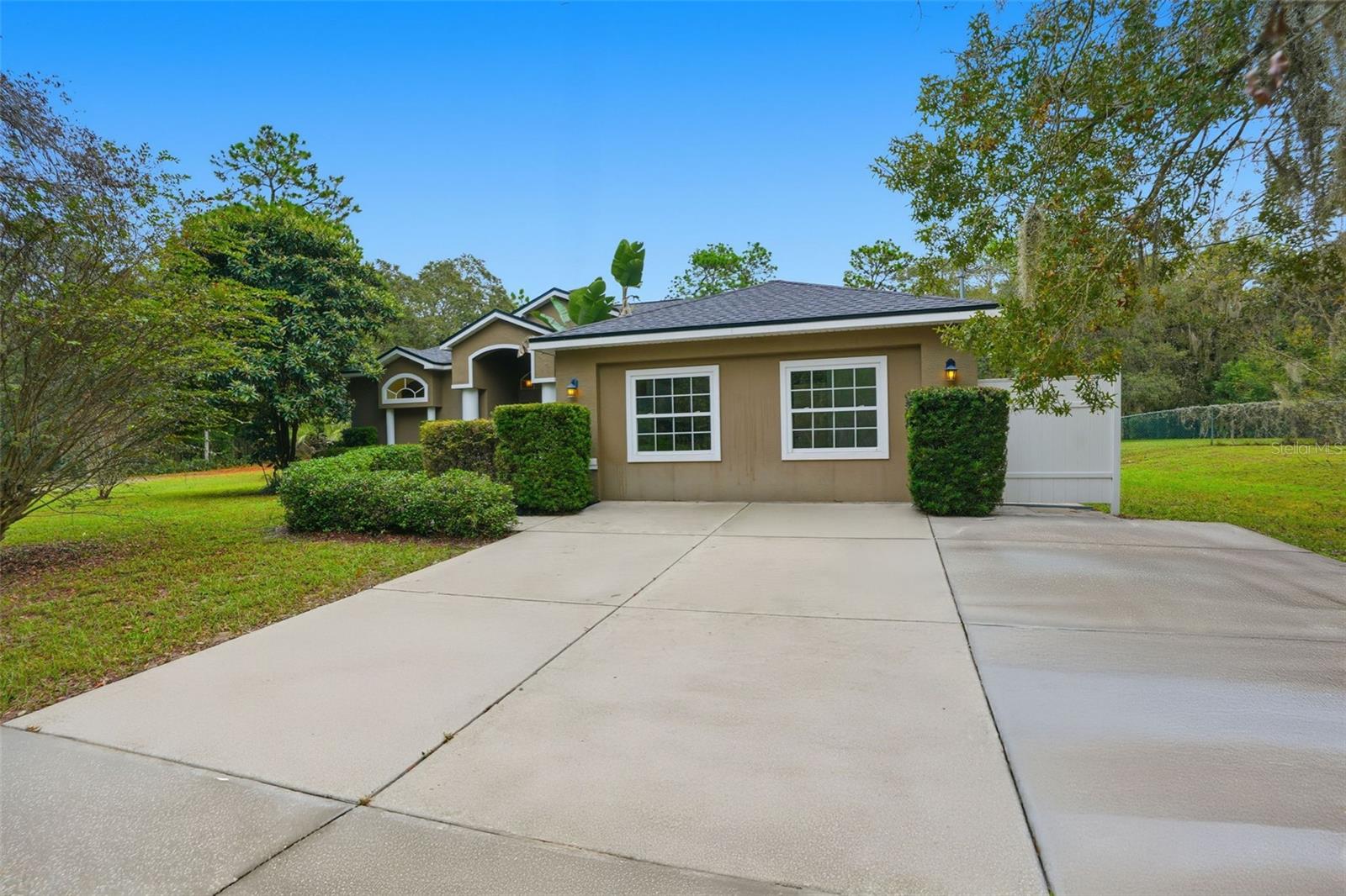 Listing photo id 3 for 10335 Dauphine Terrace