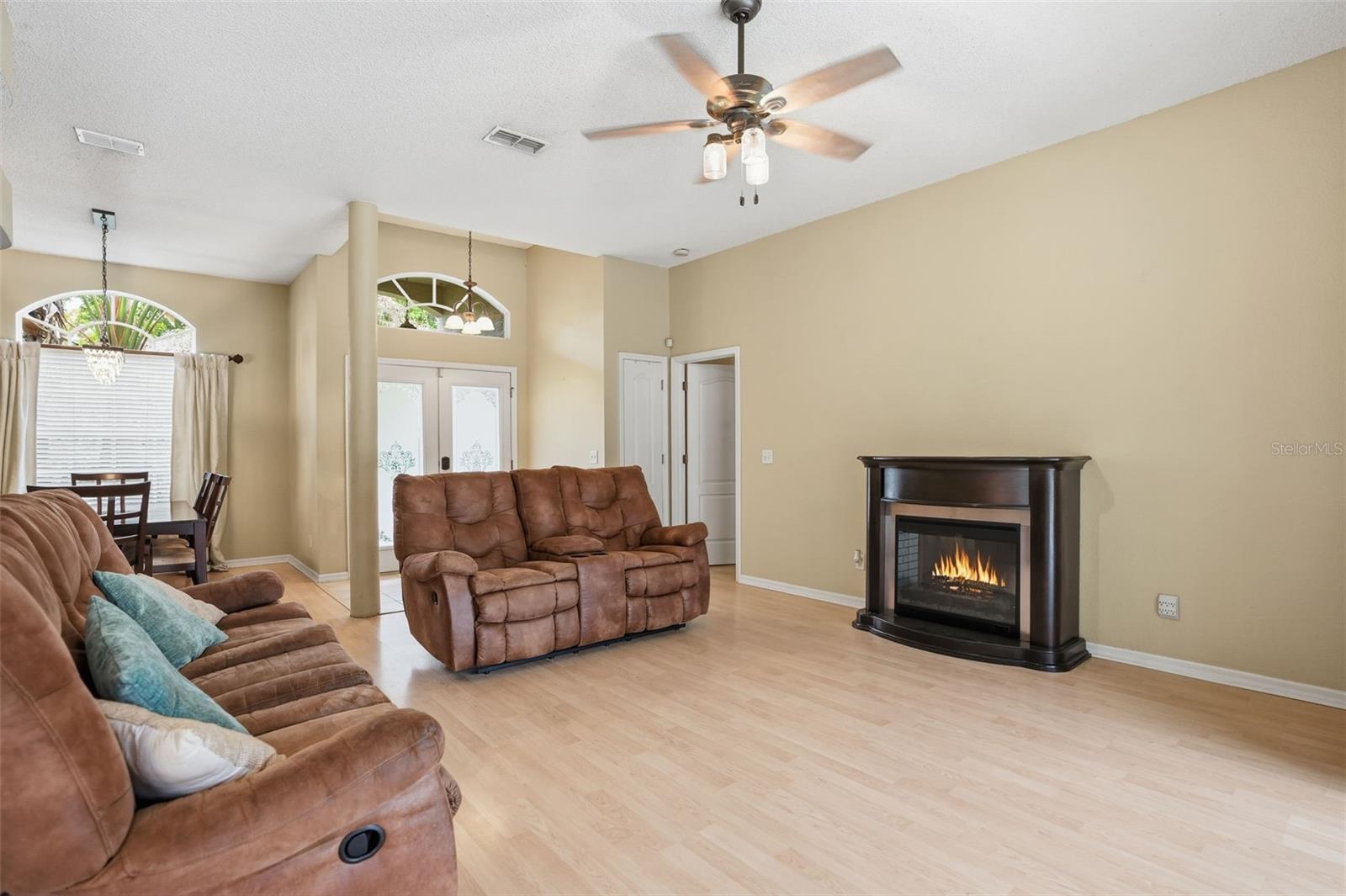Listing photo id 6 for 10335 Dauphine Terrace