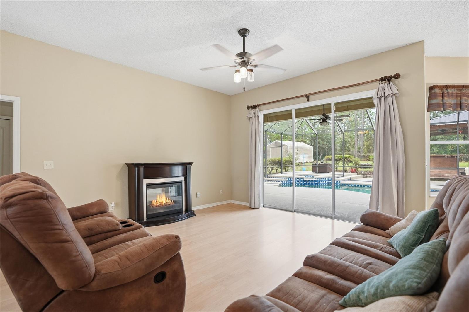 Listing photo id 7 for 10335 Dauphine Terrace