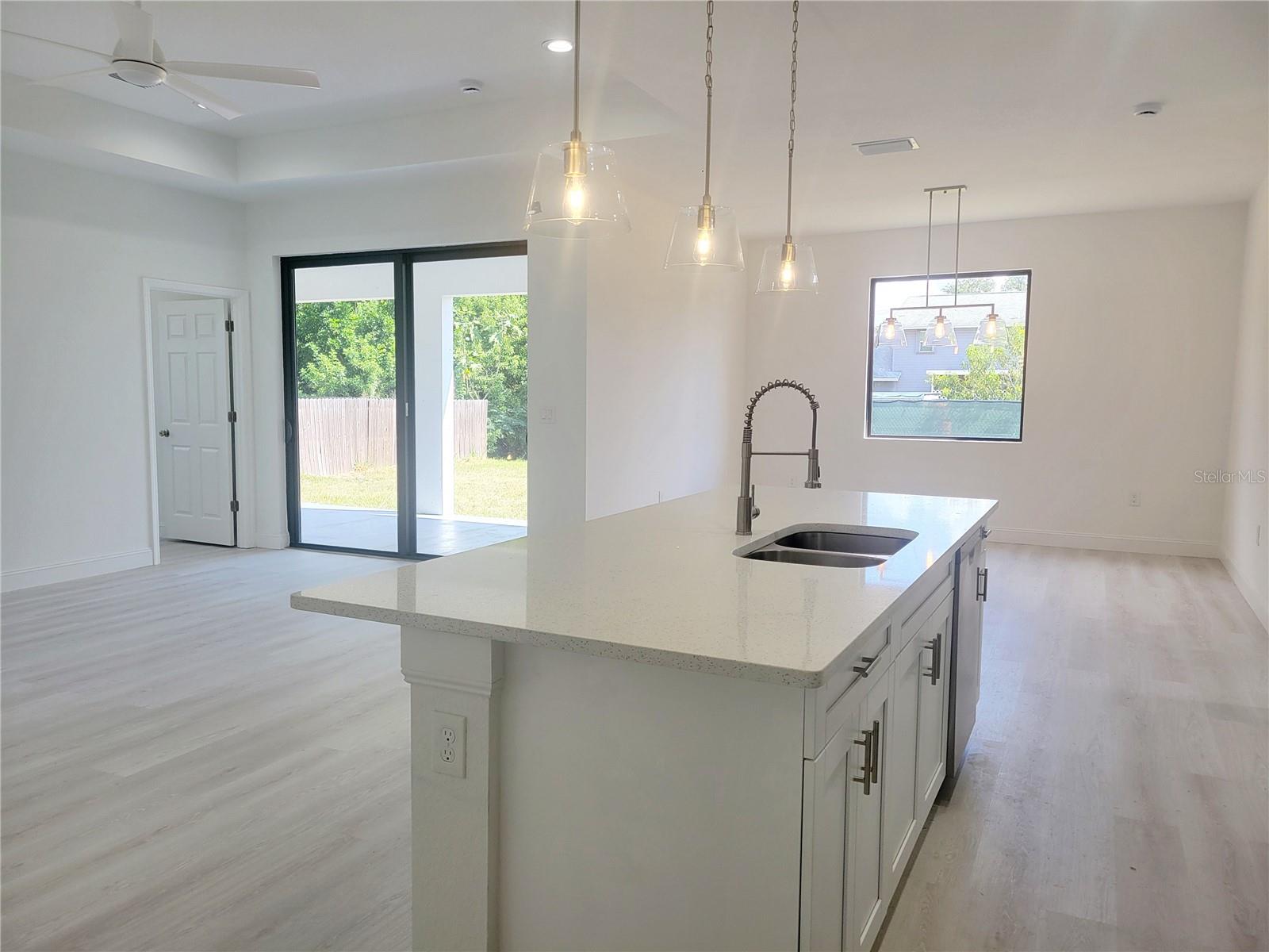 Image 12 of 36 For 3296 Glencove Street