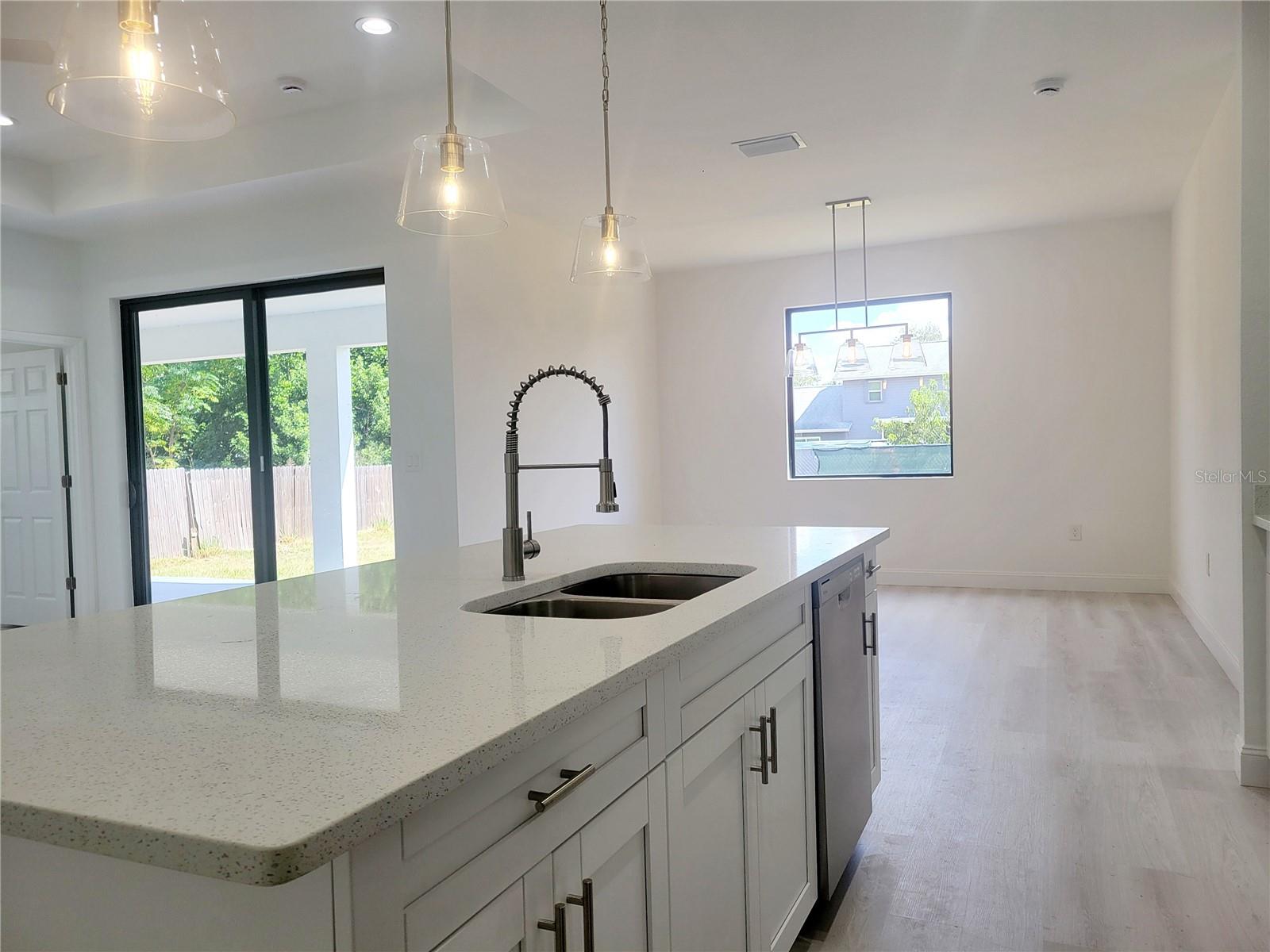 Image 14 of 36 For 3296 Glencove Street