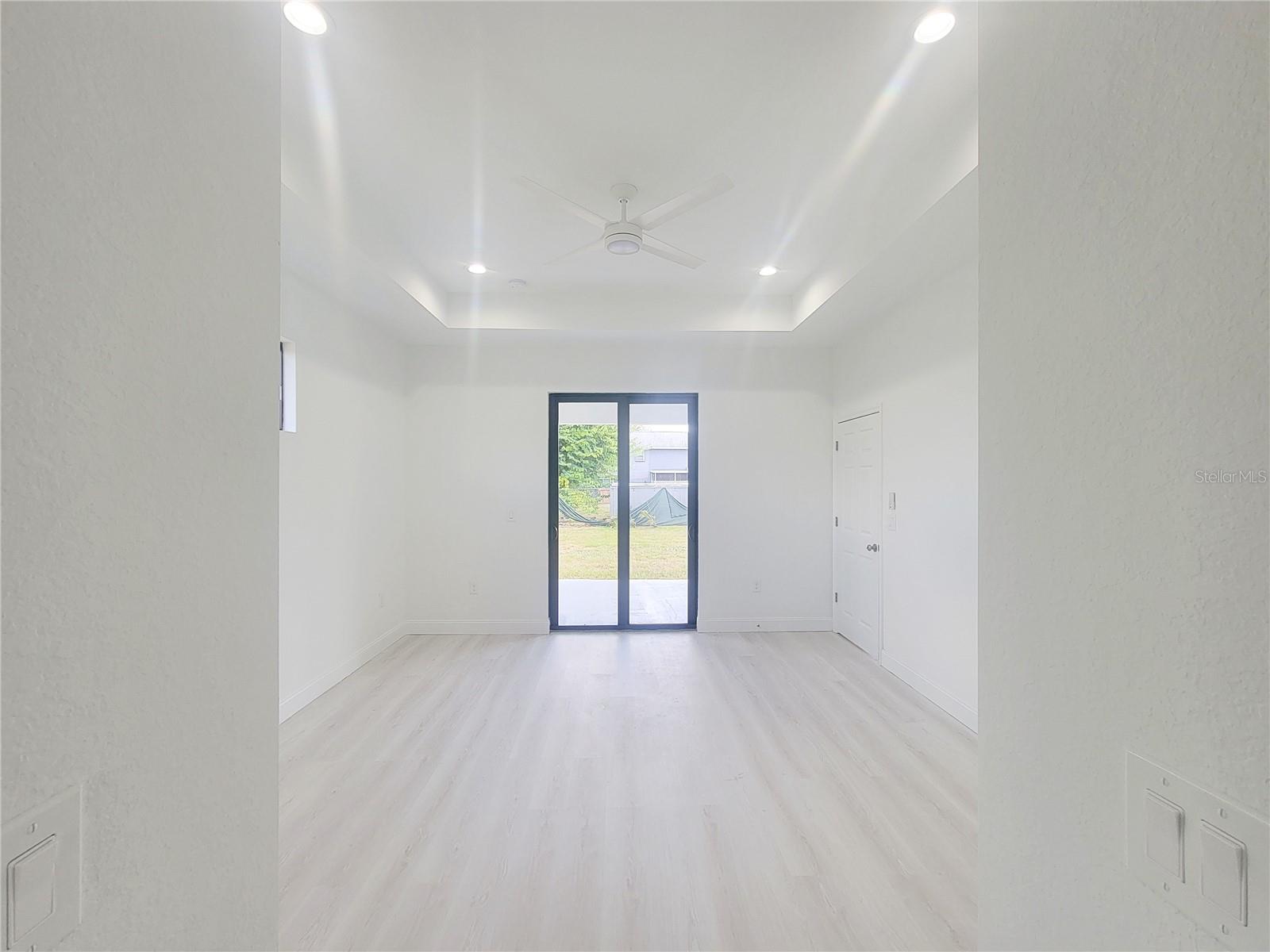 Image 21 of 36 For 3296 Glencove Street