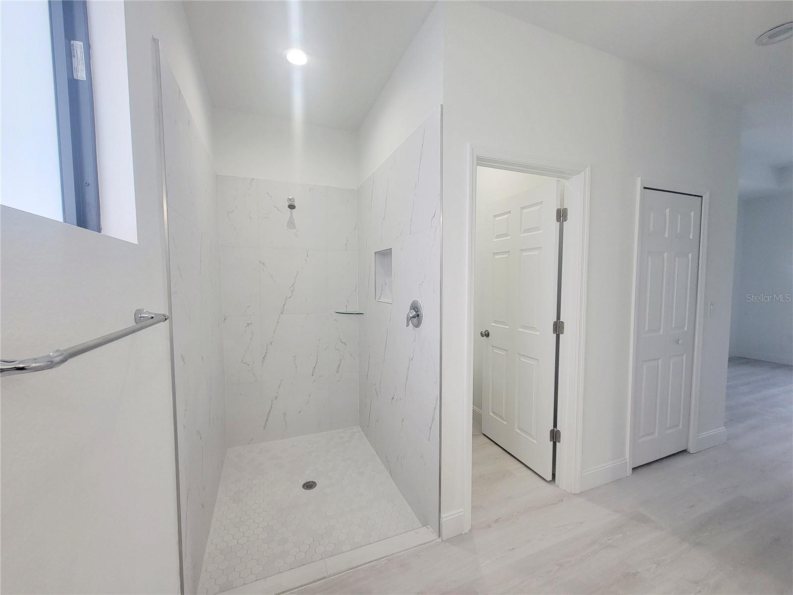 Image 23 of 36 For 3296 Glencove Street