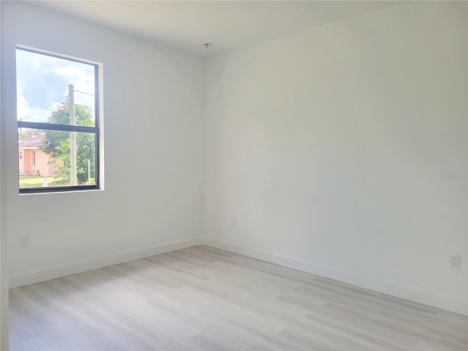 Image 26 of 36 For 3296 Glencove Street