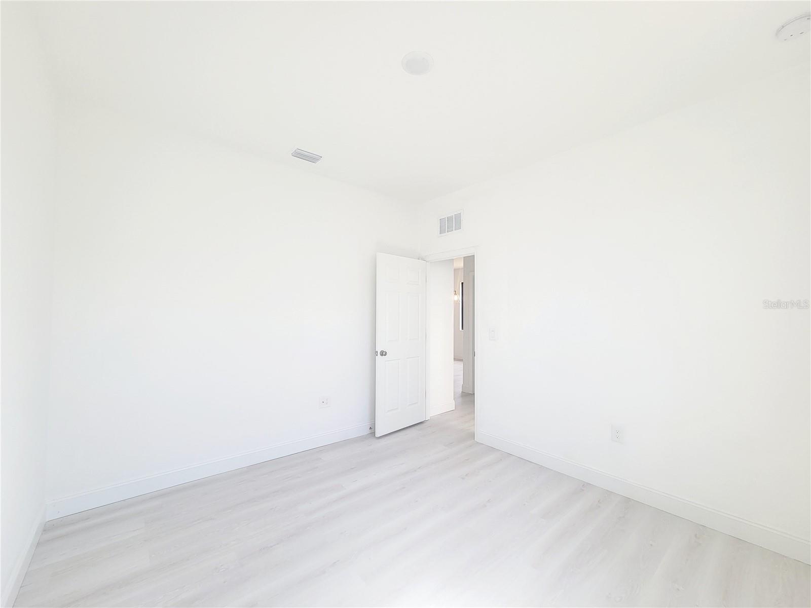 Image 29 of 36 For 3296 Glencove Street