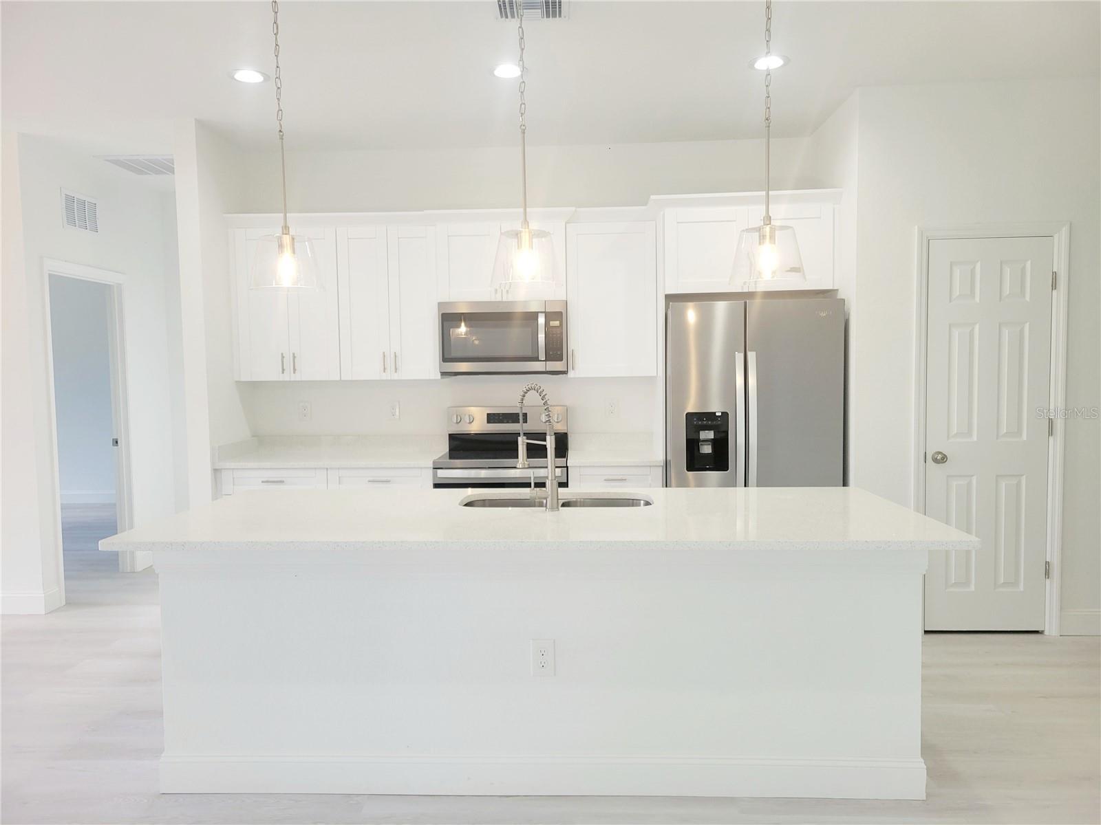 Image 7 of 36 For 3296 Glencove Street