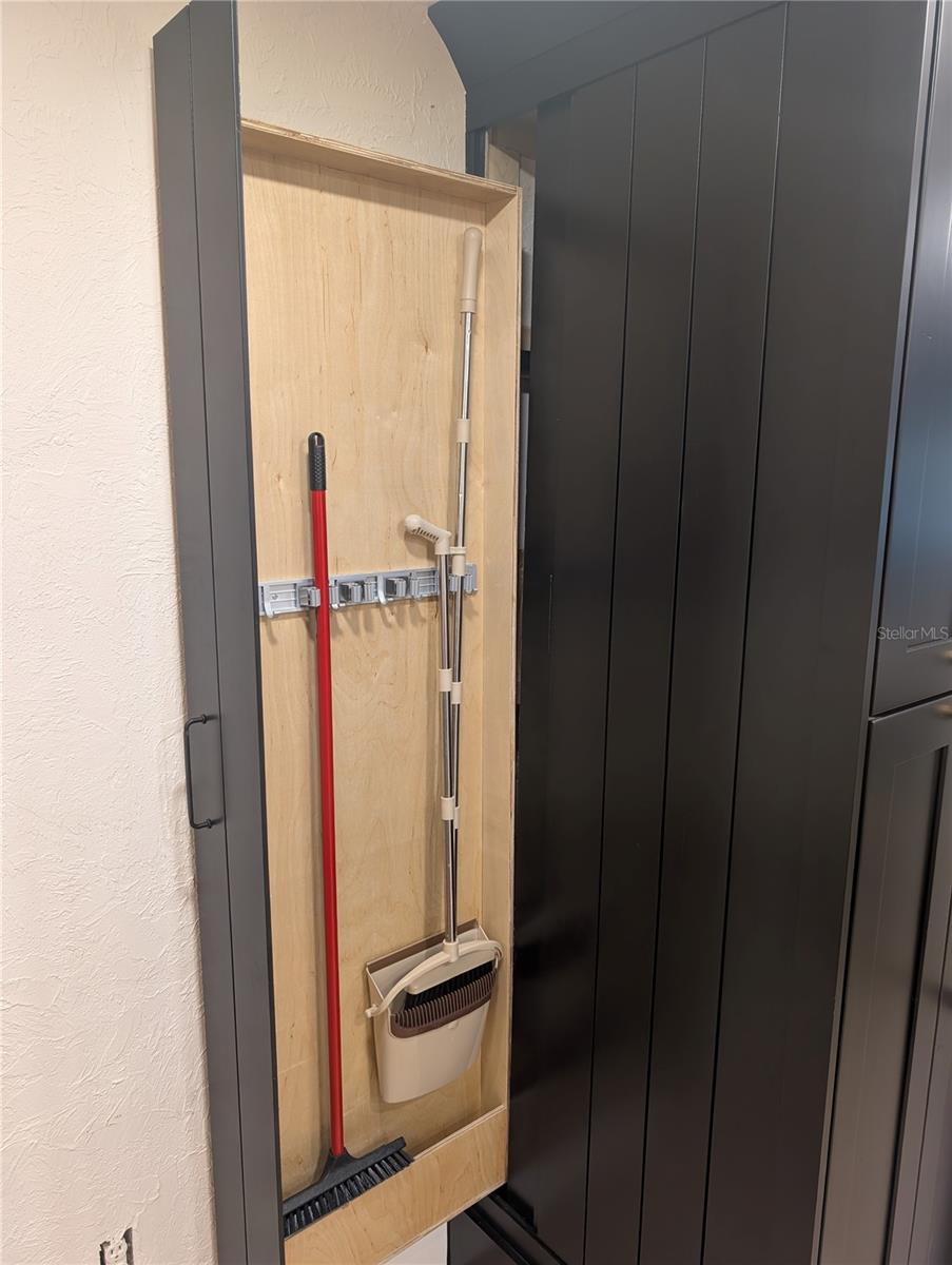 Image 12 of 66 For 6906 Collingswood Court