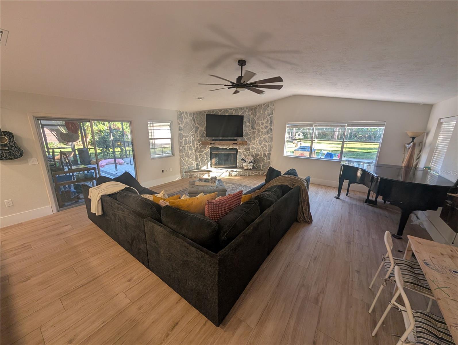 Image 27 of 66 For 6906 Collingswood Court