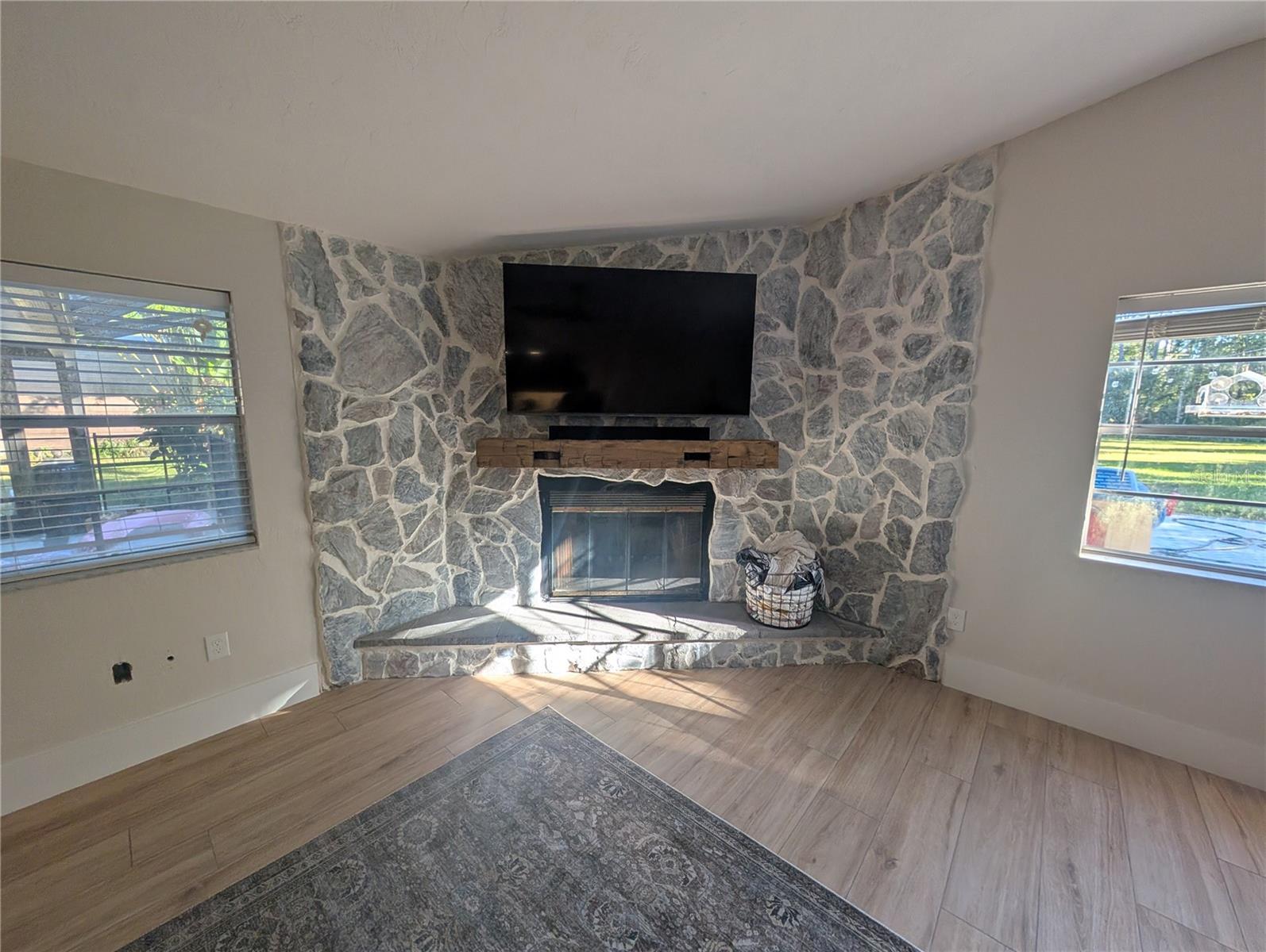 Image 28 of 66 For 6906 Collingswood Court