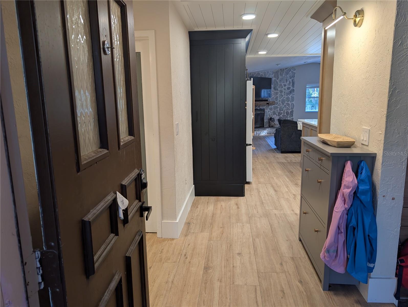 Image 6 of 66 For 6906 Collingswood Court