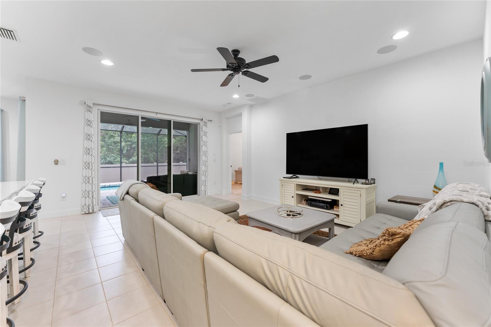 Image 18 of 54 For 1239 Windy Bay Shoal